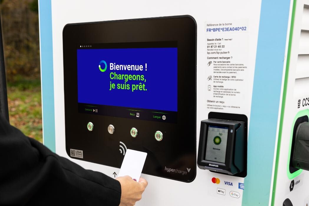 Images bp pulse Charging Station