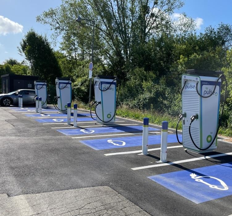 Images bp pulse Charging Station