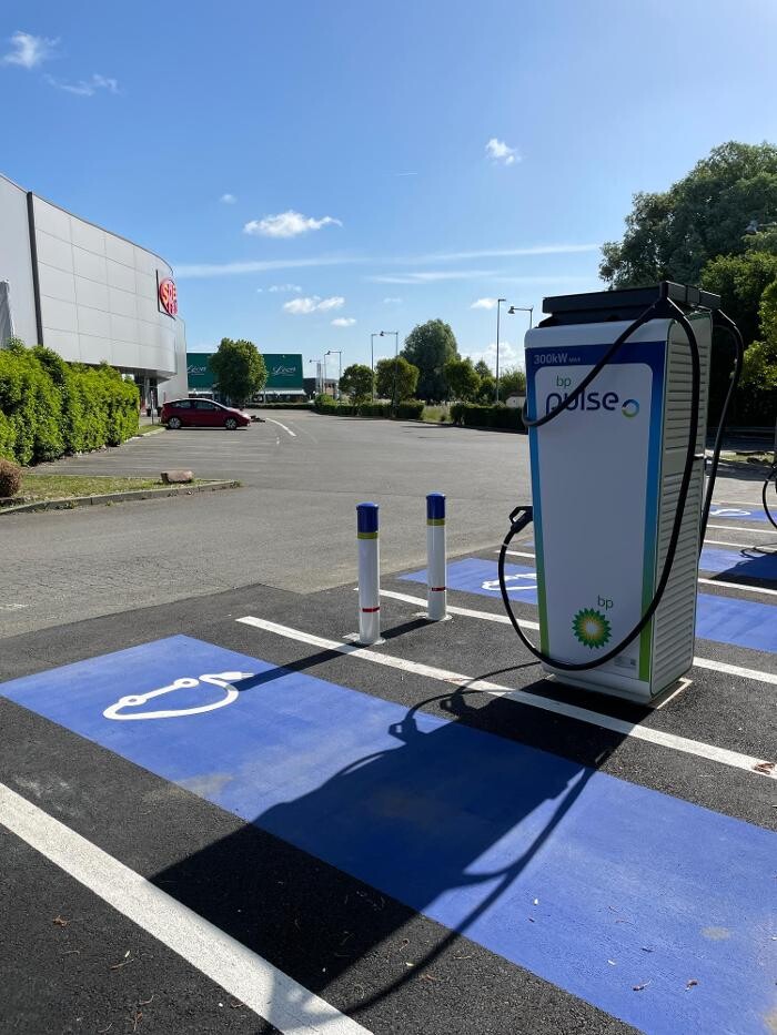 Images bp pulse Charging Station