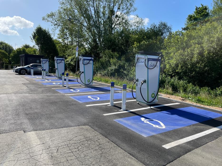 Images bp pulse Charging Station