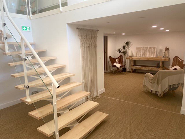 Images Lola Mathiou - Ostéopathe