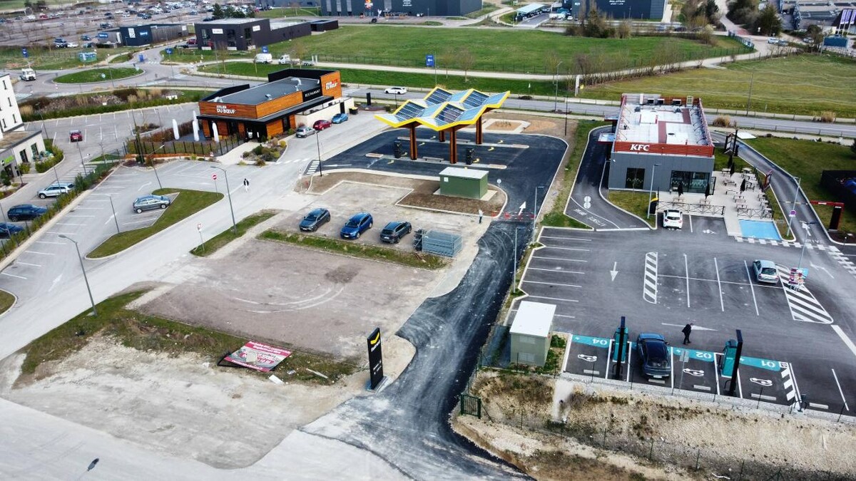 Images Fastned Charging Station