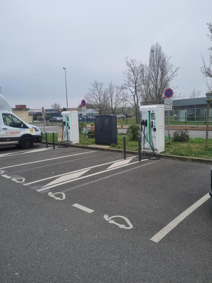 Images Easy Charge Services station de recharge