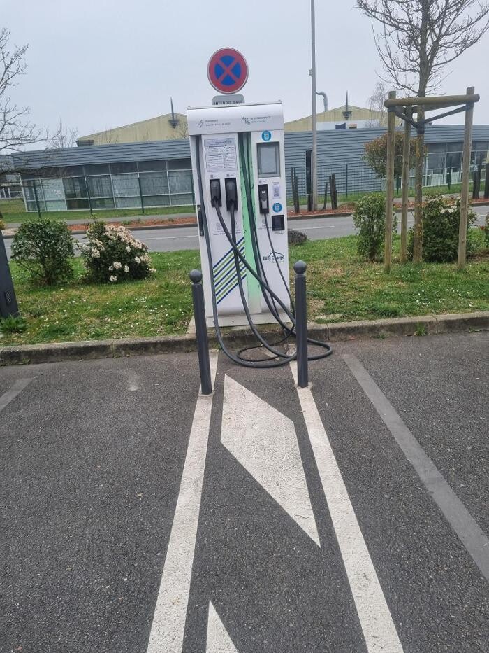 Images Easy Charge Services station de recharge