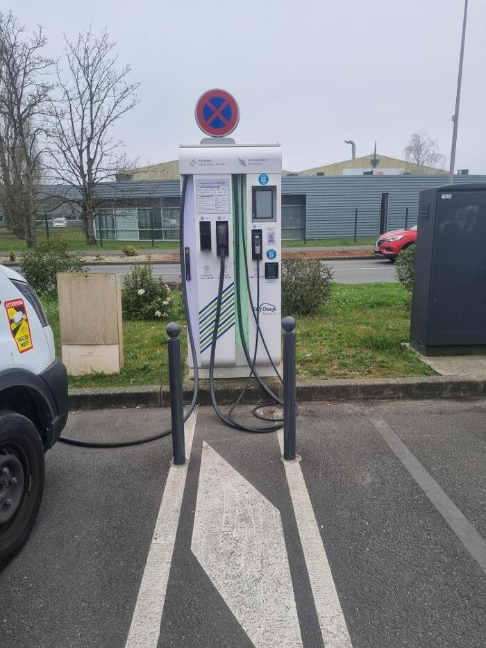 Images Easy Charge Services station de recharge