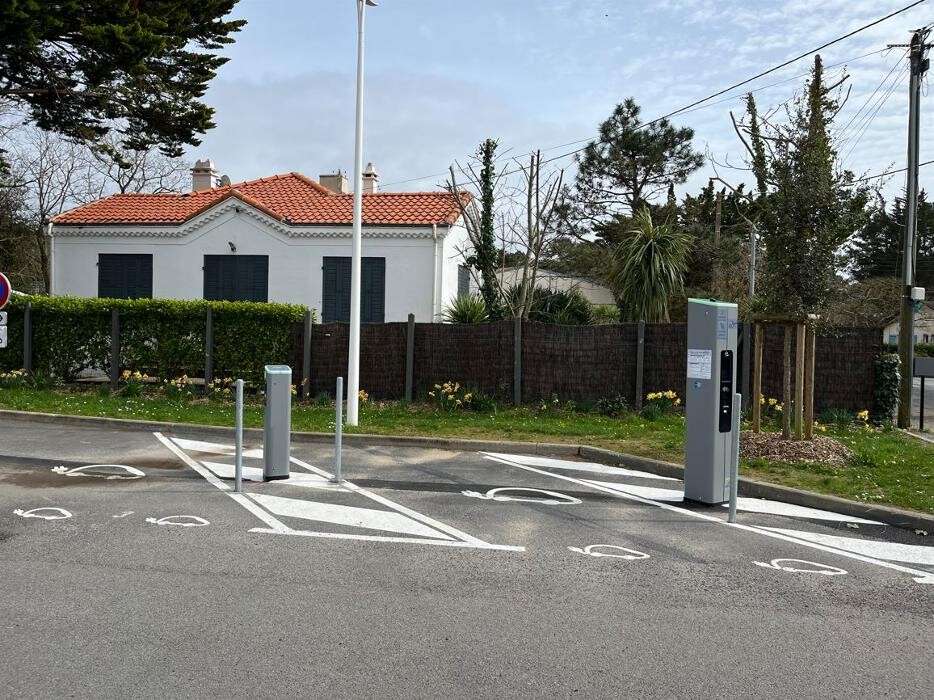 Images Easy Charge Services station de recharge