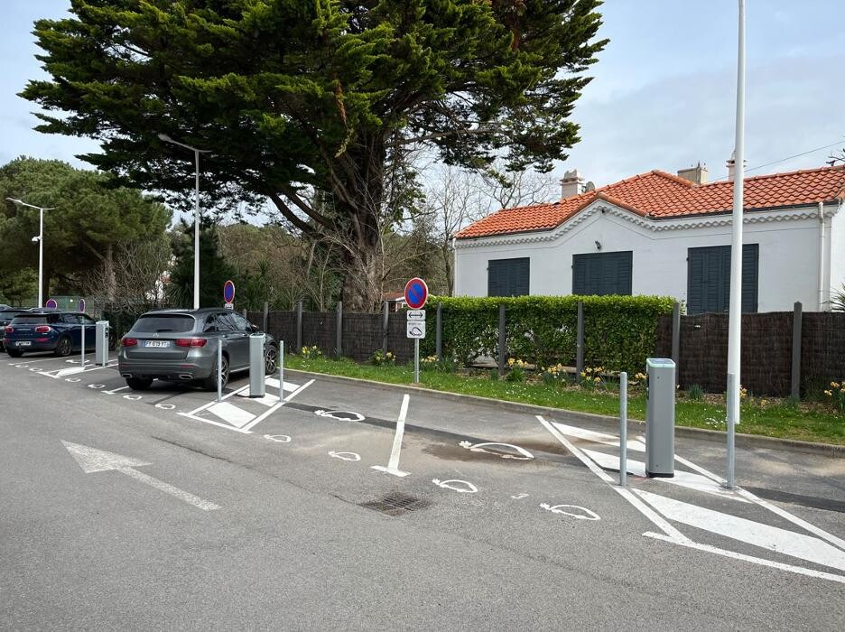Images Easy Charge Services station de recharge