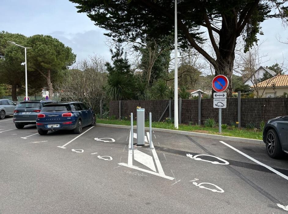 Images Easy Charge Services station de recharge