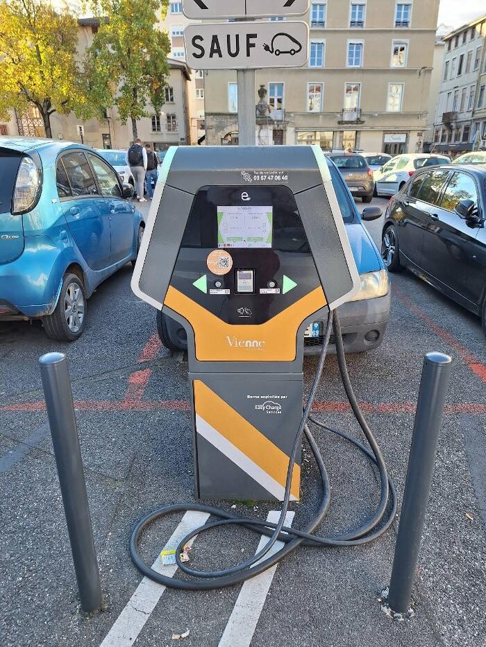 Images Easy Charge Services station de recharge