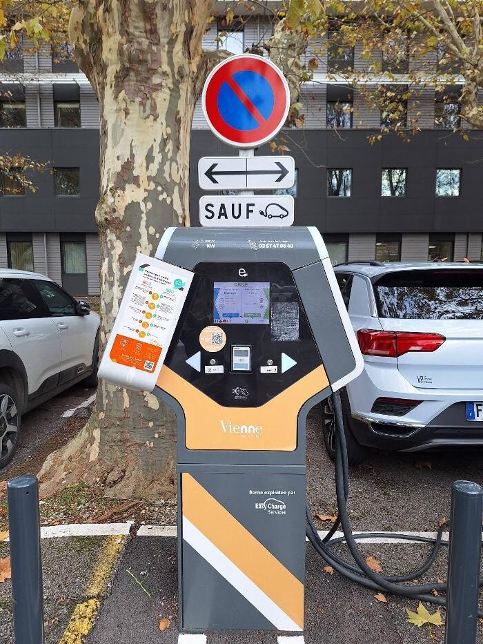 Images Easy Charge Services station de recharge