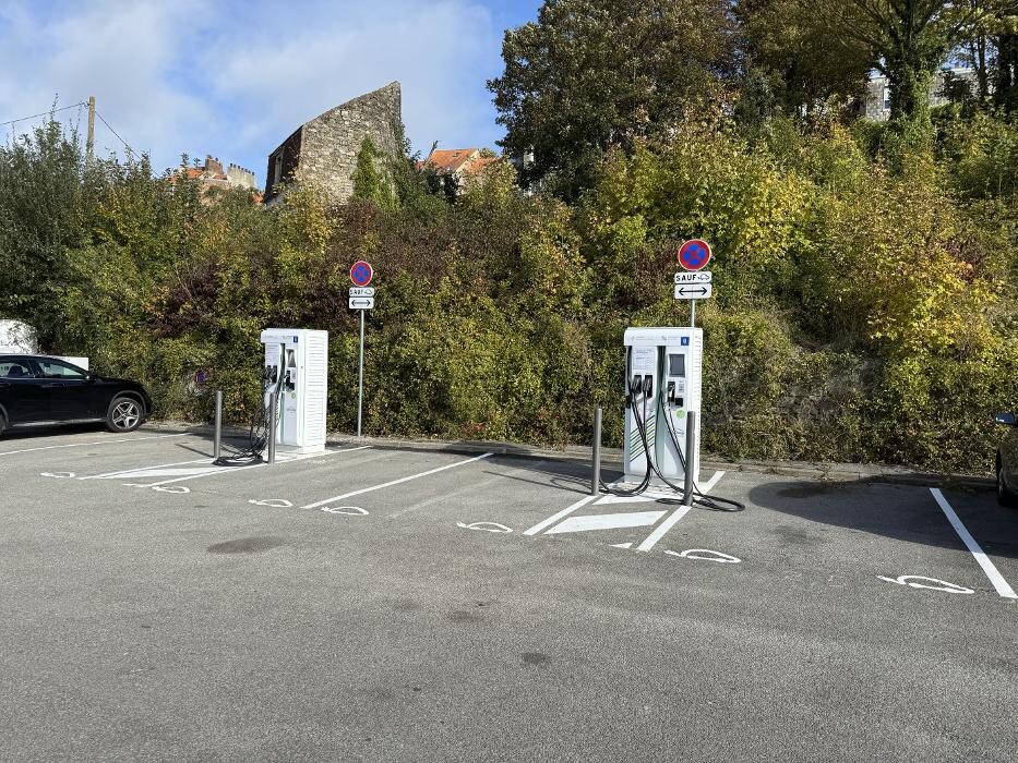 Images Easy Charge Services station de recharge