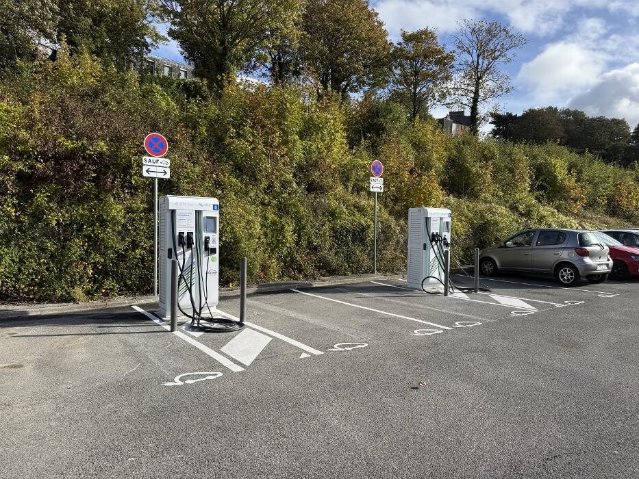 Images Easy Charge Services station de recharge