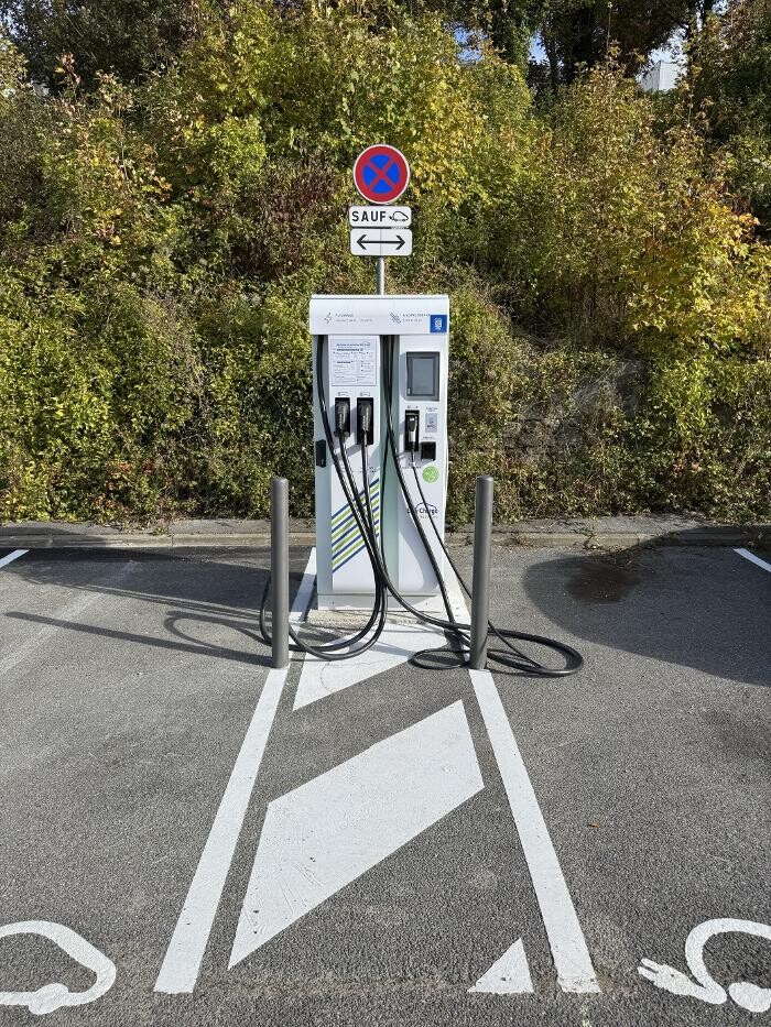 Images Easy Charge Services station de recharge