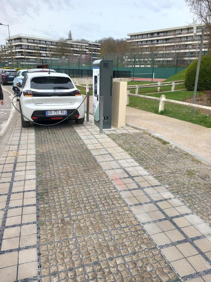 Images Easy Charge Services station de recharge