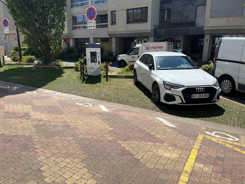 Images Easy Charge Services station de recharge