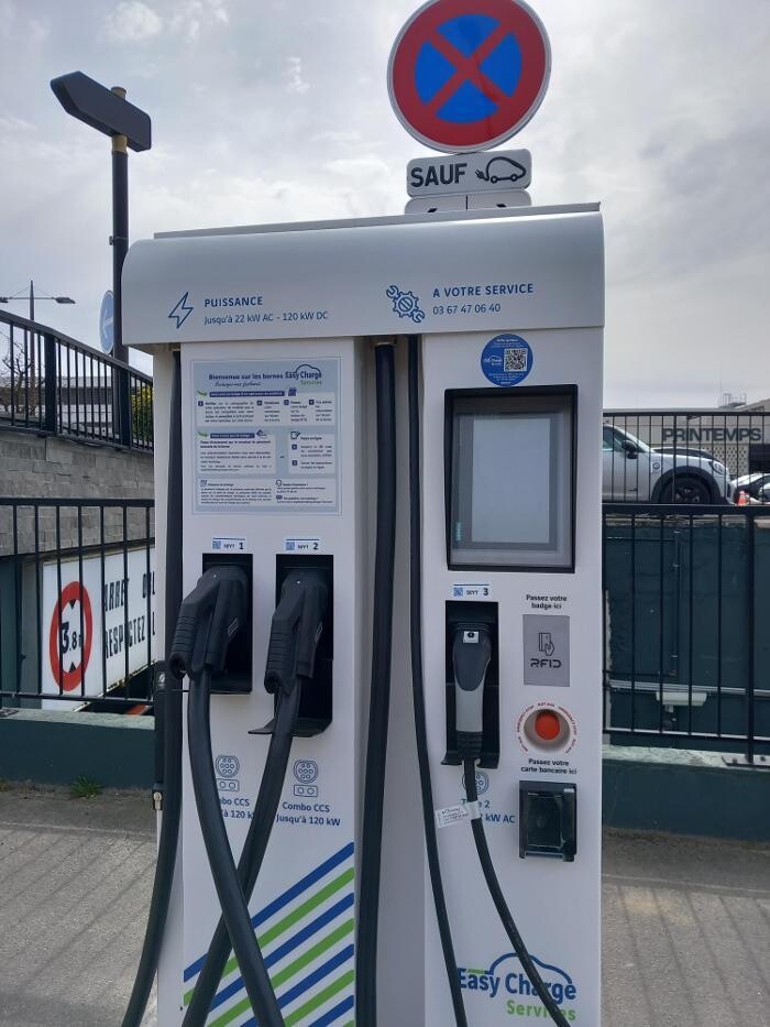 Images Easy Charge Services station de recharge