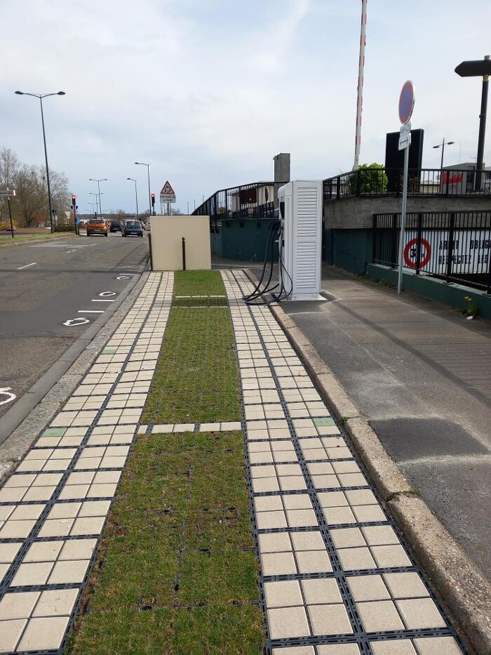 Images Easy Charge Services station de recharge