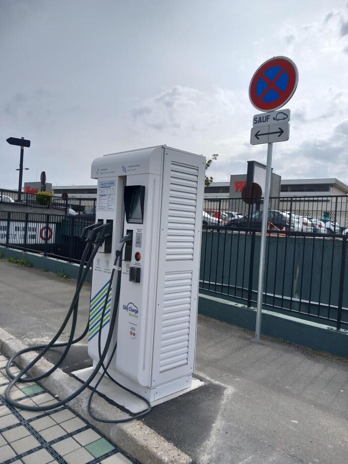 Images Easy Charge Services station de recharge