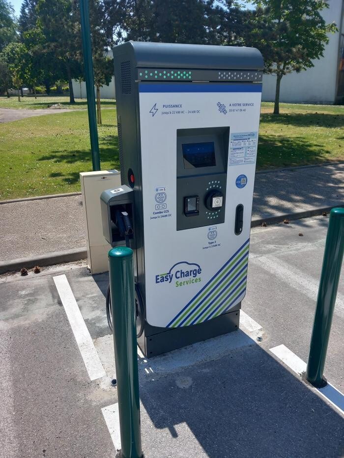 Images Easy Charge Services station de recharge