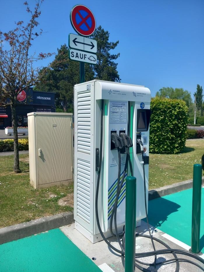 Images Easy Charge Services station de recharge