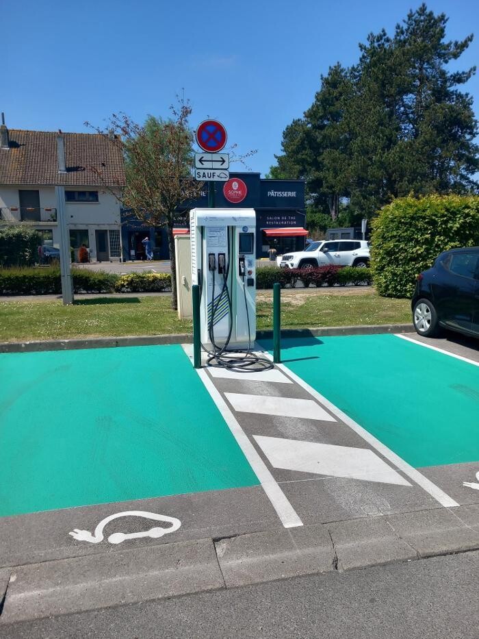 Images Easy Charge Services station de recharge