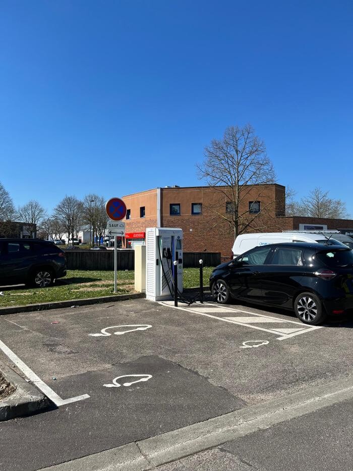 Images Easy Charge Services station de recharge