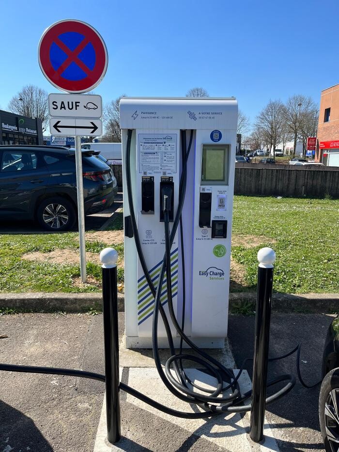 Images Easy Charge Services station de recharge