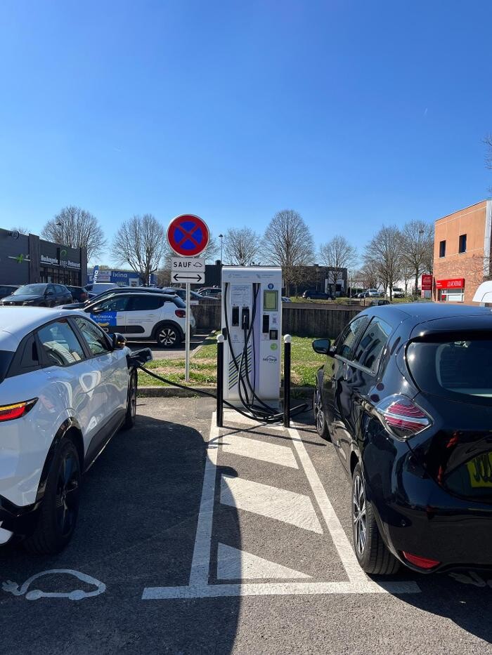 Images Easy Charge Services station de recharge
