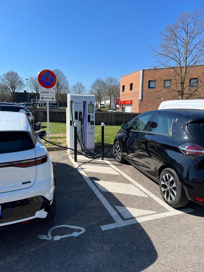 Images Easy Charge Services station de recharge