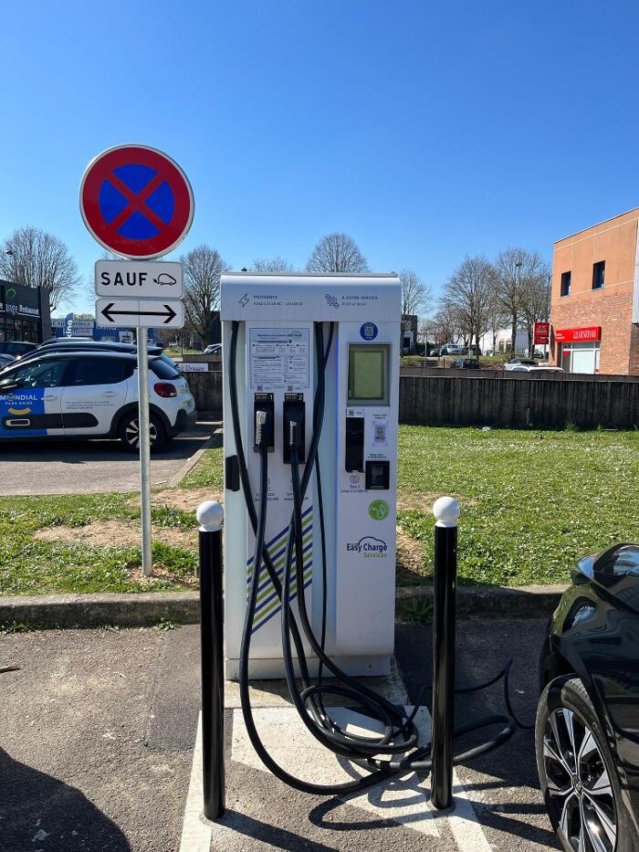 Images Easy Charge Services station de recharge
