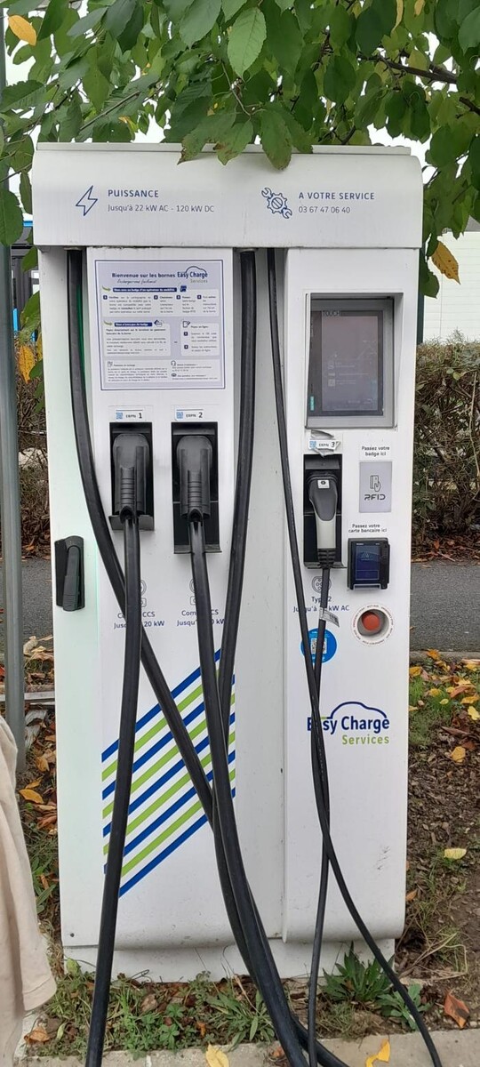 Images Easy Charge Services station de recharge