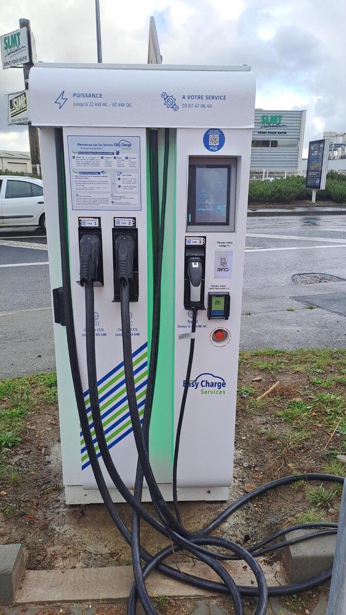 Images Easy Charge Services station de recharge