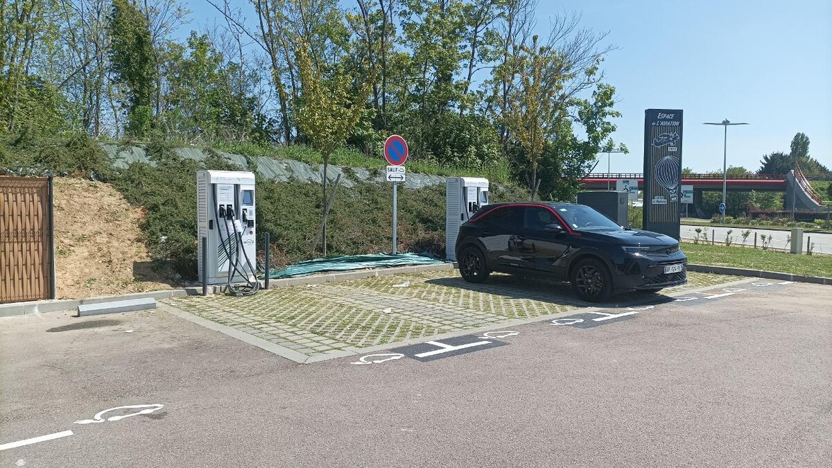 Images Easy Charge Services station de recharge