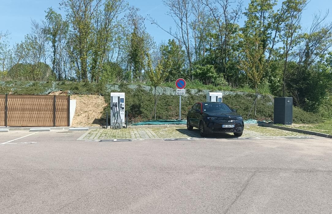 Images Easy Charge Services station de recharge