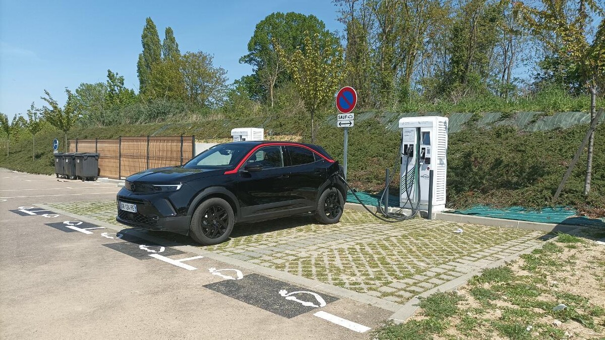 Images Easy Charge Services station de recharge