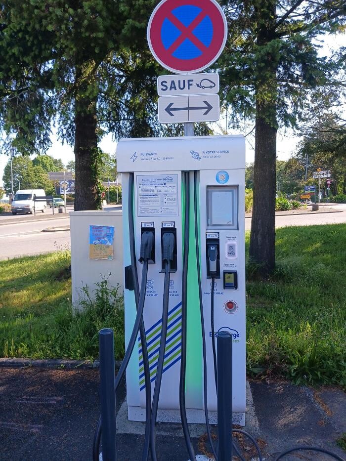 Images Easy Charge Services station de recharge