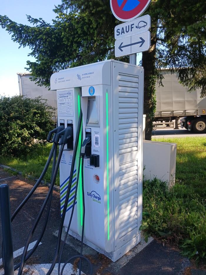Images Easy Charge Services station de recharge