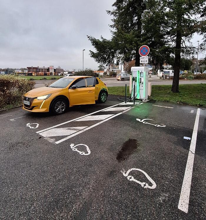 Images Easy Charge Services station de recharge