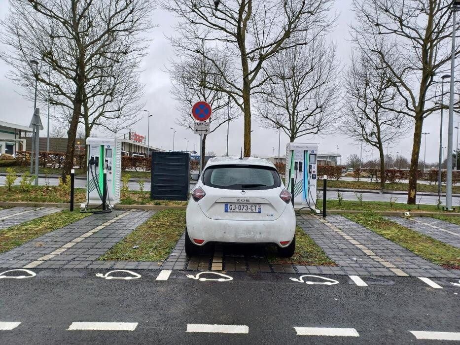 Images Easy Charge Services station de recharge