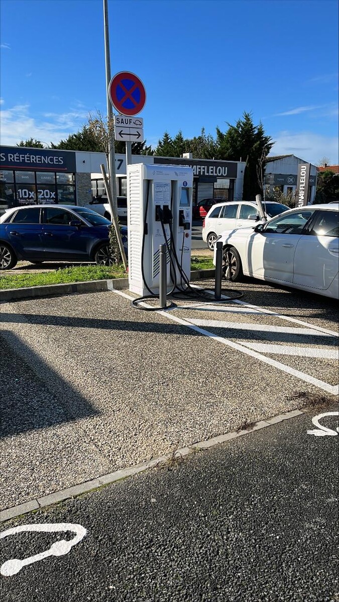 Images Easy Charge Services station de recharge