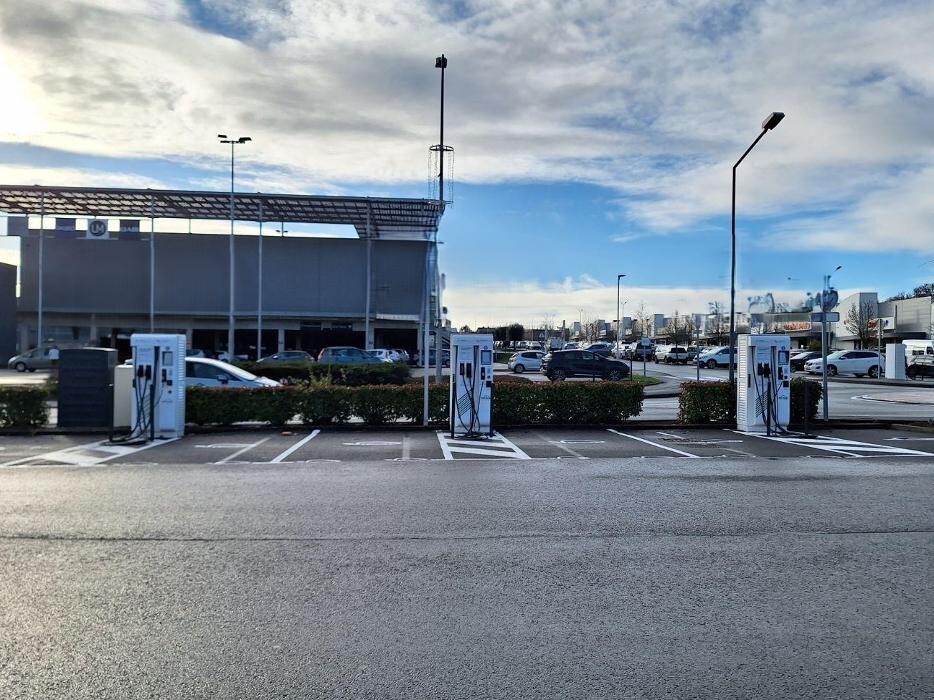 Images Easy Charge Services station de recharge