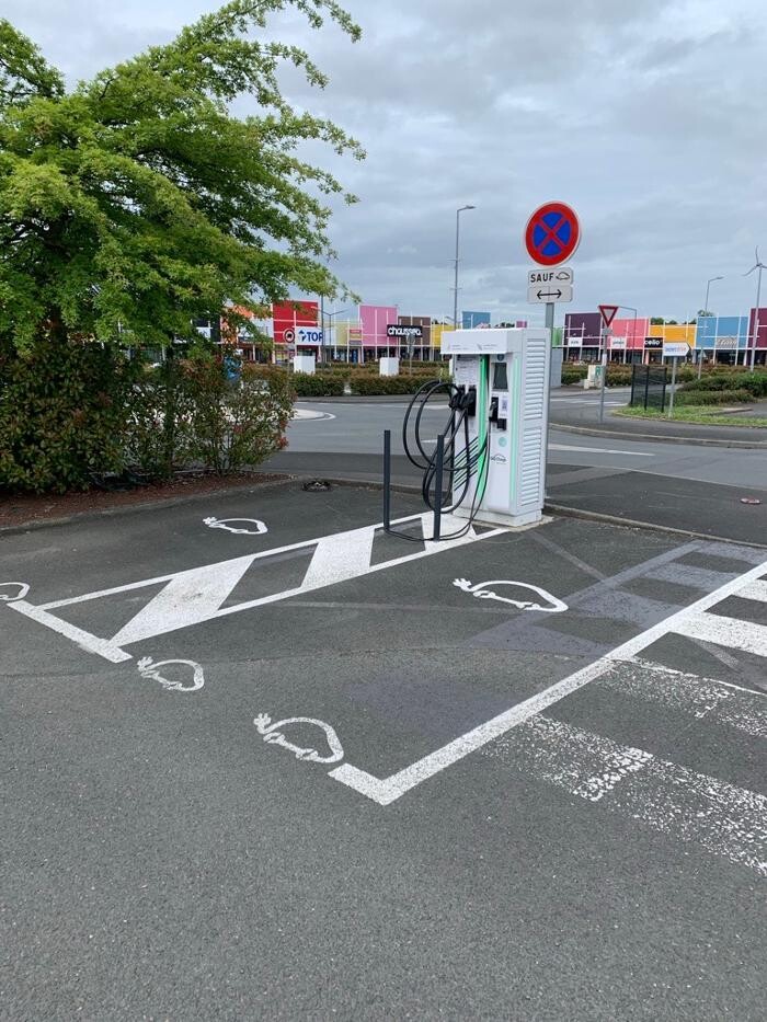 Images Easy Charge Services station de recharge