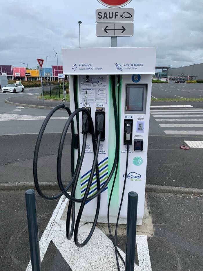 Images Easy Charge Services station de recharge