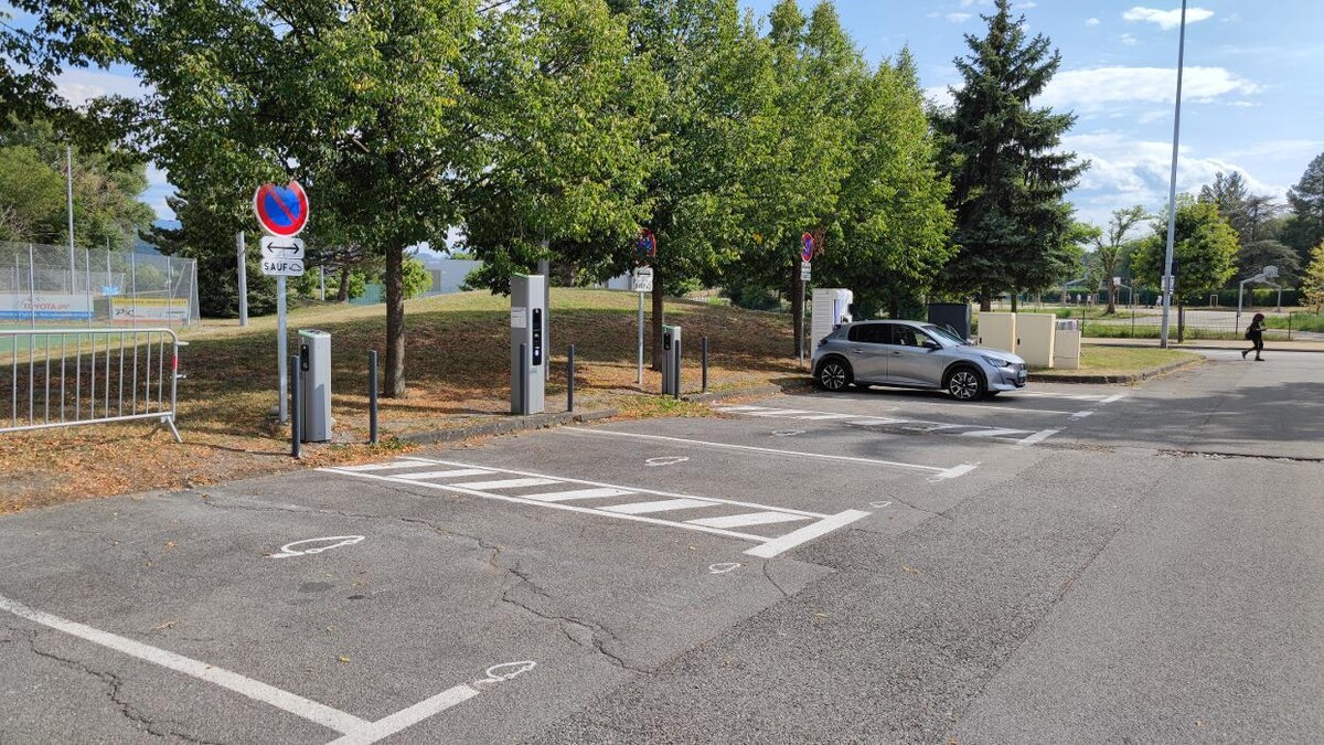 Images Easy Charge Services station de recharge