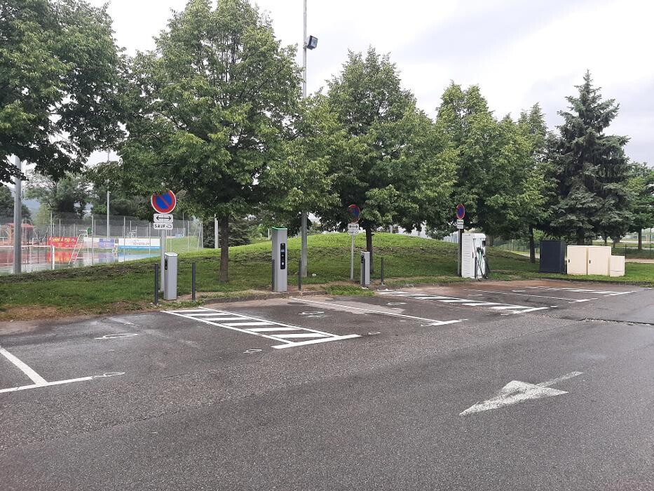 Images Easy Charge Services station de recharge