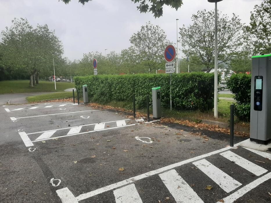 Images Easy Charge Services station de recharge