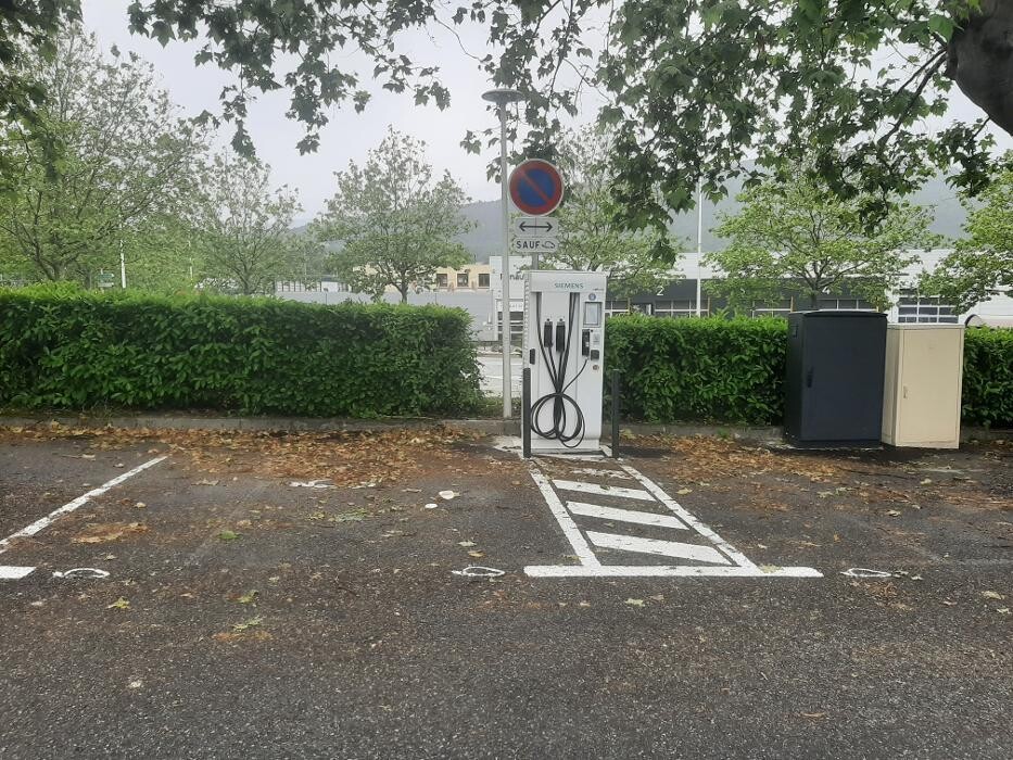 Images Easy Charge Services station de recharge