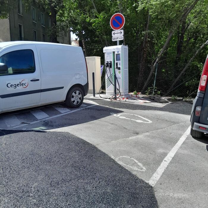 Images Easy Charge Services station de recharge