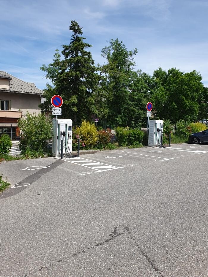 Images Easy Charge Services station de recharge