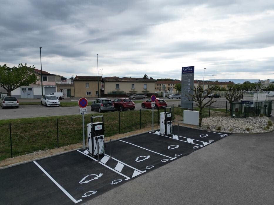 Images Easy Charge Services station de recharge